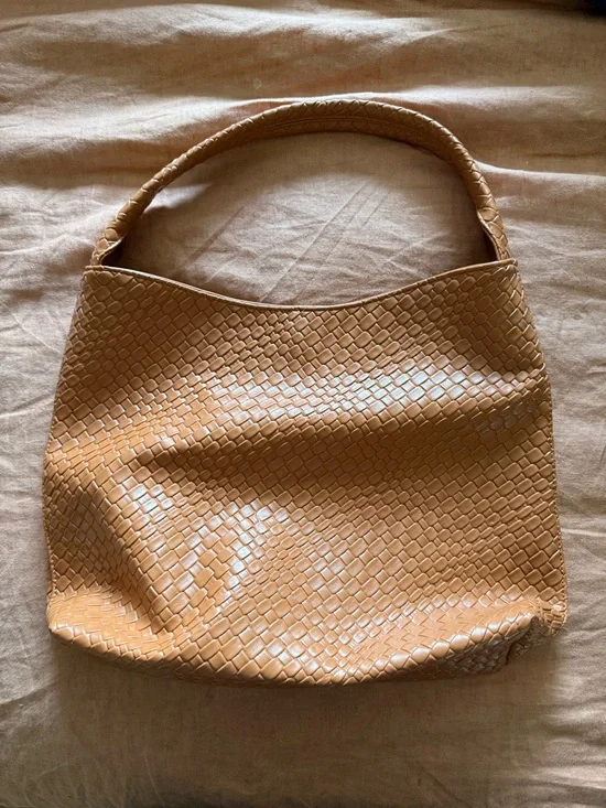 Woven faux Leather Shoulder Bag in Tan - Picture 1 of 5